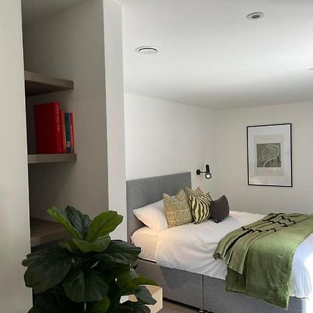 Brand New 3-Bedroom Home In Londen Buitenkant foto