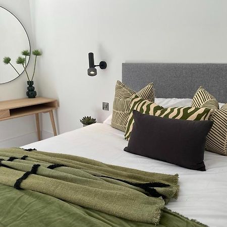 Brand New 3-Bedroom Home In Londen Buitenkant foto