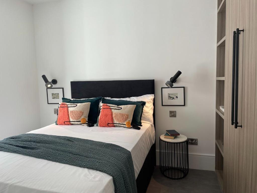 Brand New 3-Bedroom Home In Londen Buitenkant foto